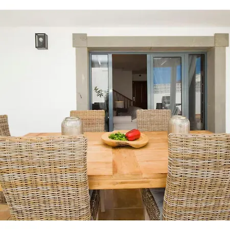 Вилла Cosmo By Dreaming Lanzarote *